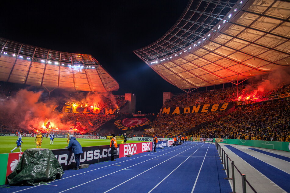 "Yellow Madness!" Das war gigantisch, was 35.000 Dynamo-Fans am 30. Oktober 2019 beim DFB-Pokalspiel im Olympiastadion in Berlin im DFB-Pokal bei der Hertha abzogen.