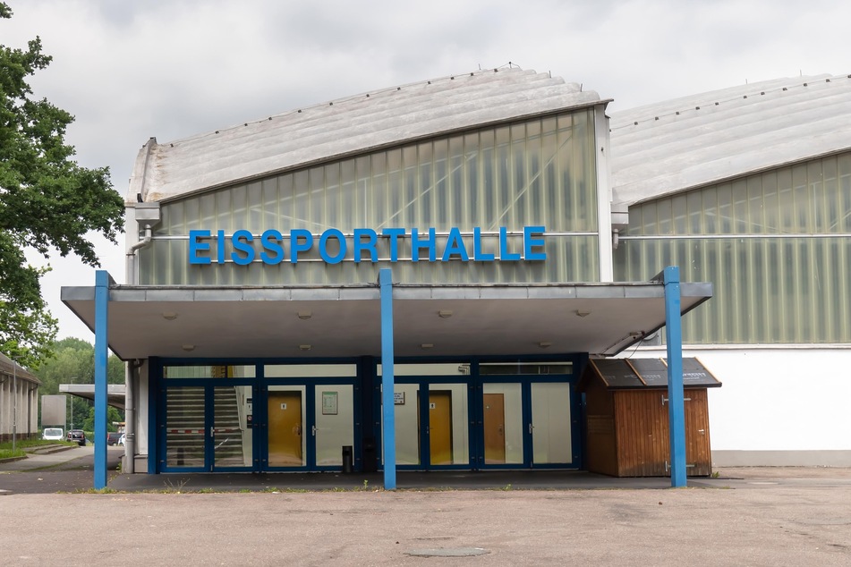 In diesem Jahr sollen aus Kostengründen nicht mehr beide Eissporthallen am Küchwald in Chemnitz vereist werden. Das stößt auf Kritik.