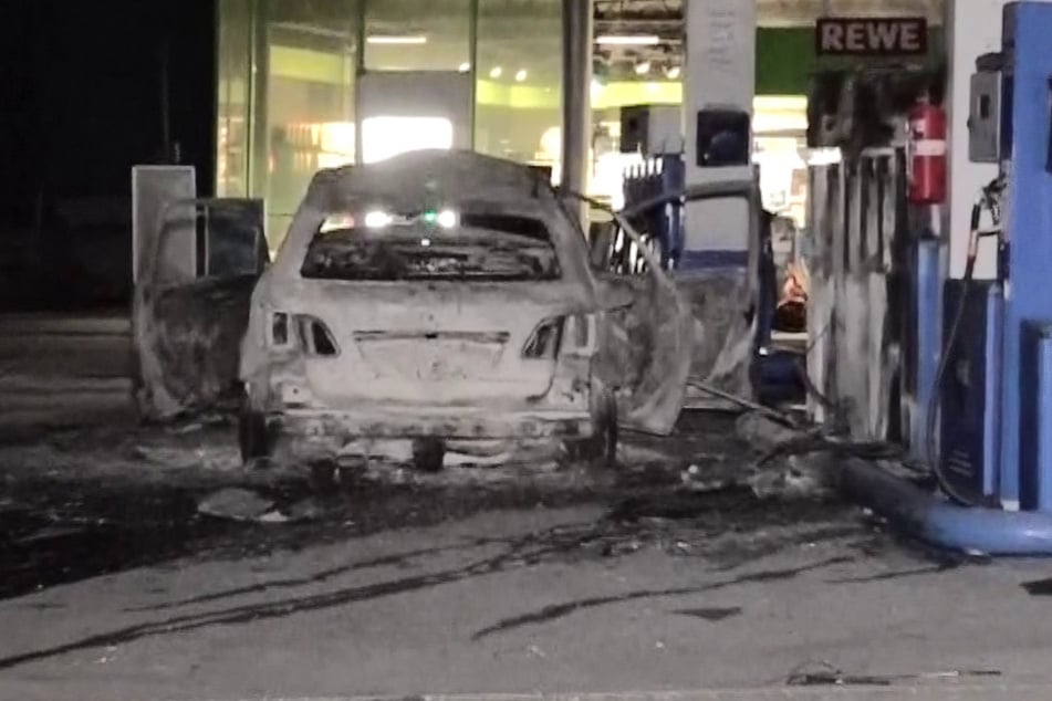 Mann mit Axt sorgt an Tankstelle für Chaos: 34-Jähriger in U-Haft