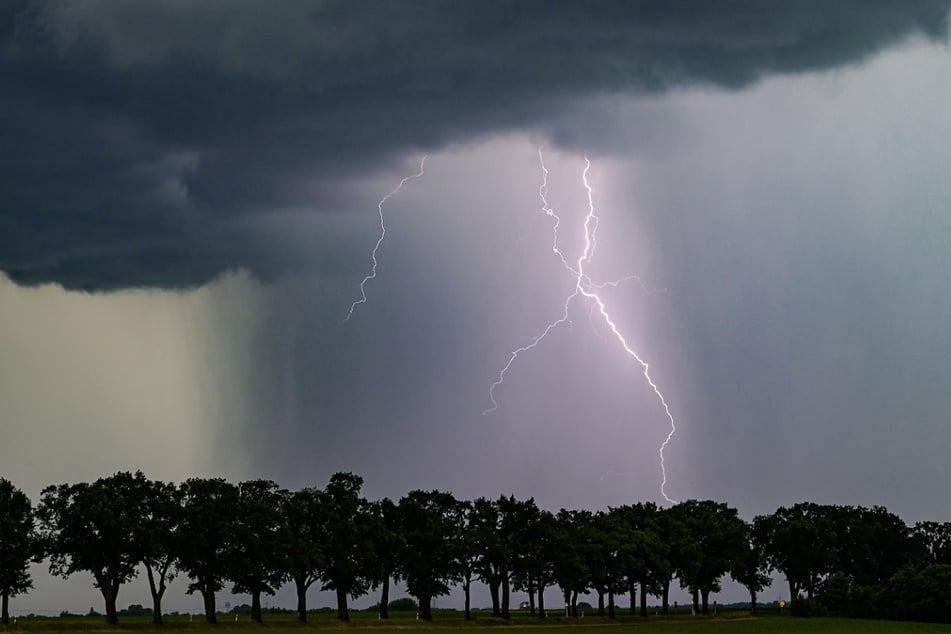 Am Wochenende soll es örtlich Gewitter geben.