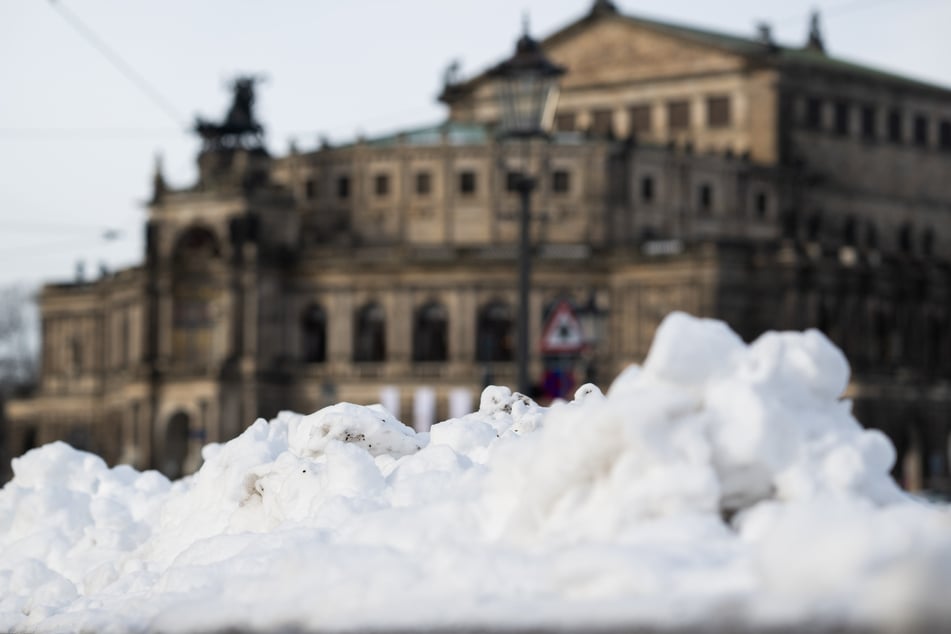 Auch über Dresden legte sich eine Schneedecke - damit könnte es bald vorbei sein.