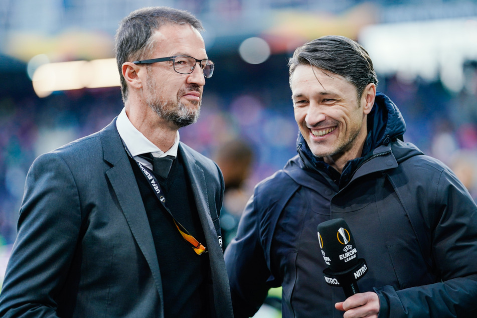 Beim Spiel am Dienstagabend treffen Hertha-Trainer Sandro Schwarz (44, l.) und Trainer Nico Kovac (51) als Gegner aufeinander. (Archivbild)