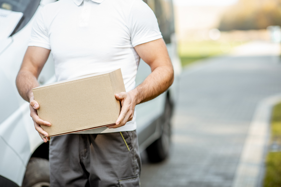 Der Täter hatte sich als Paketbote ausgegeben, um sich Zugang zum Haus zu verschaffen. (Symbolbild)