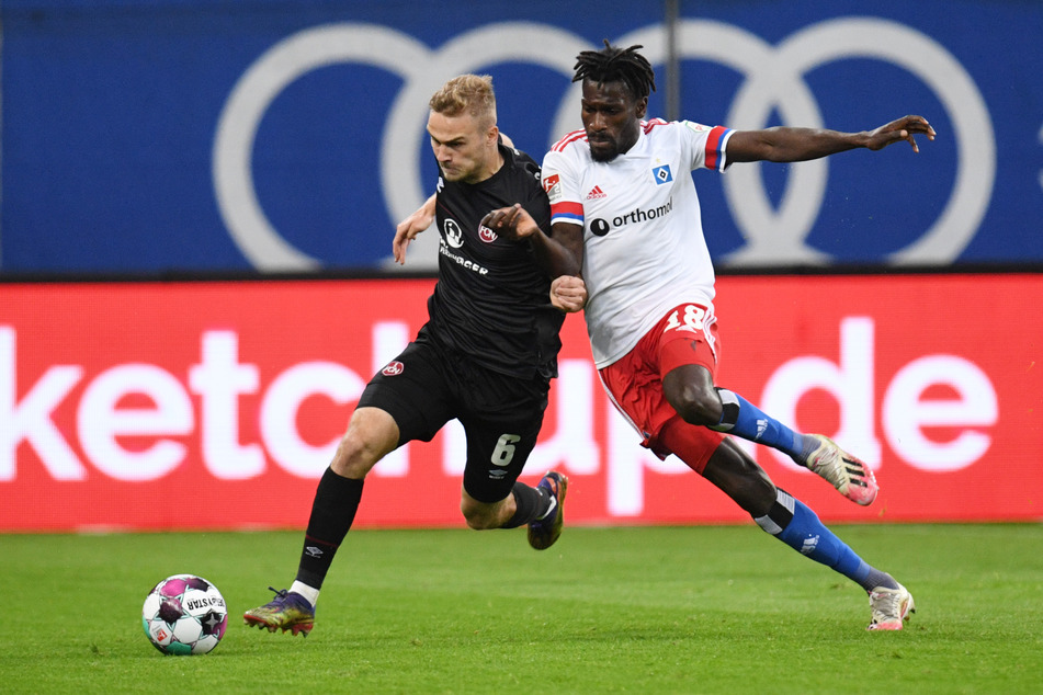 HSV-Flügelflitzer Bakery Jatta (r.) war nicht nur wegen seines Treffers zum 2:0 einer der Aktivposten bei den Rothosen. Auf der rechten Seite sorgte er immer wieder für Gefahr.