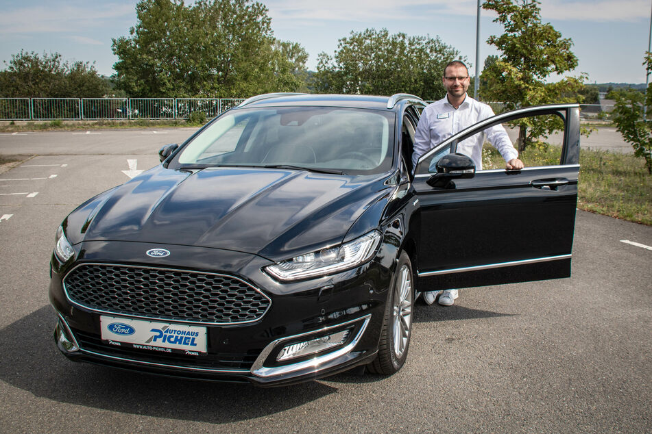 Den Ford Mondeo gibt's 16.423 Euro günstiger.