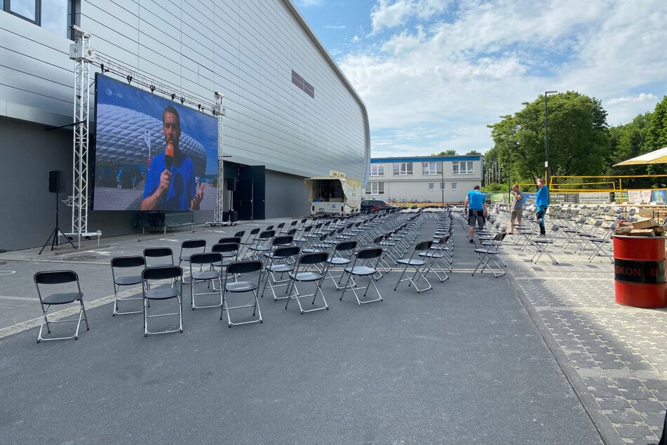 Genügend Platz: Die BallsportArena Dresden bietet Public Viewing zu allen Spielen der EM 2024 an.