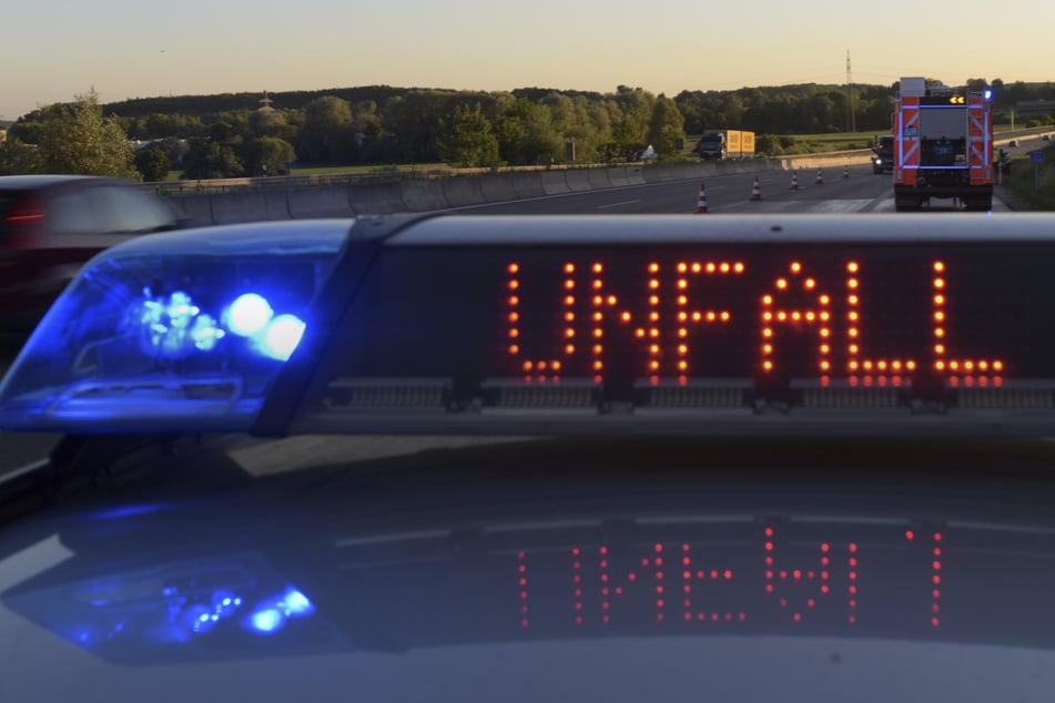 Unfall A4: Chaos auf der A4 bei Görlitz: Vollsperrung nach Lkw-Crash - zwei Verletzte