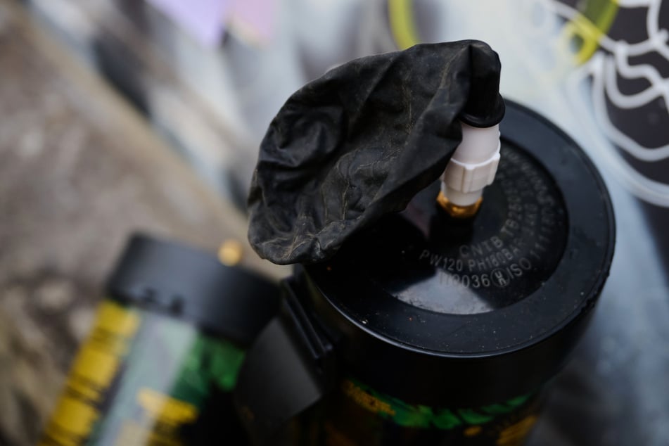 In Frankfurt gingen mehr als 100 Einsatzkräfte gegen den illegalen Verkauf von Lachgas vor. (Symbolfoto)