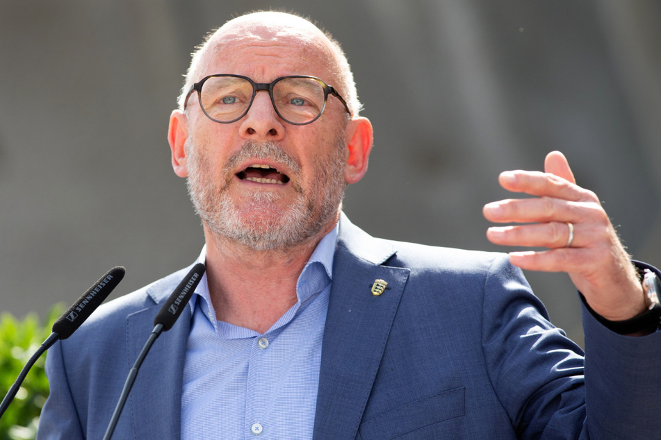 Baden-Württembergs Verkehrsminister Winfried Hermann (68, Grüne) spricht während eines Pressetermins.