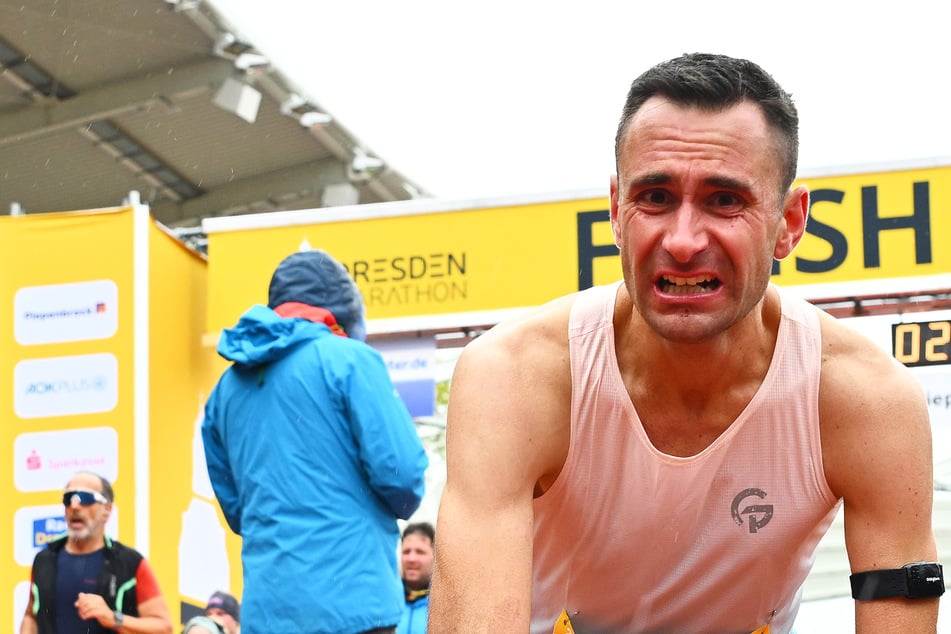 Er konnte sein Glück gar nicht fassen. Patrick König (36) weinte vor Glück im Ziel.