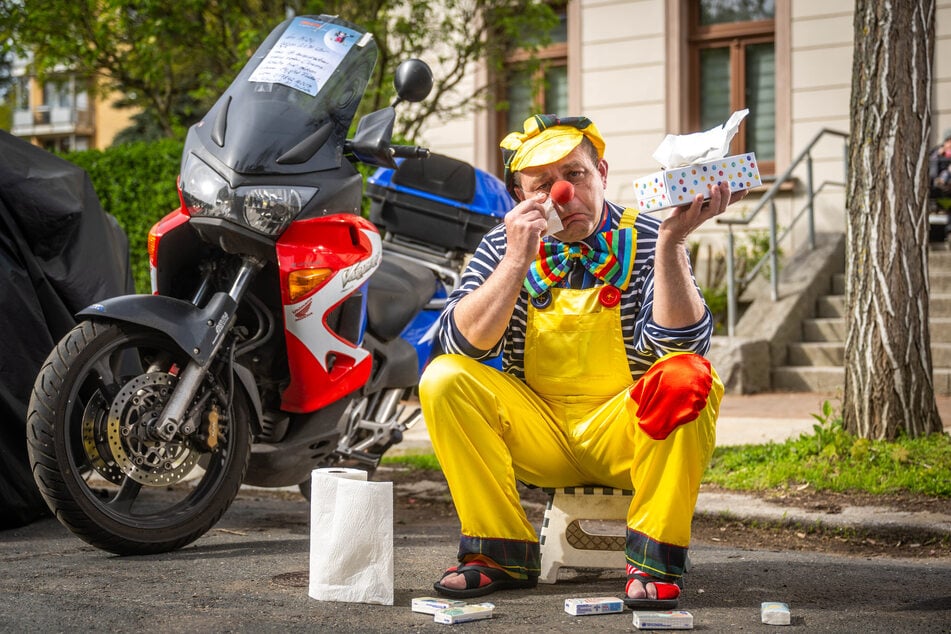 So traurig war Fridolin, nachdem seine Schuhe im April verschwunden waren.