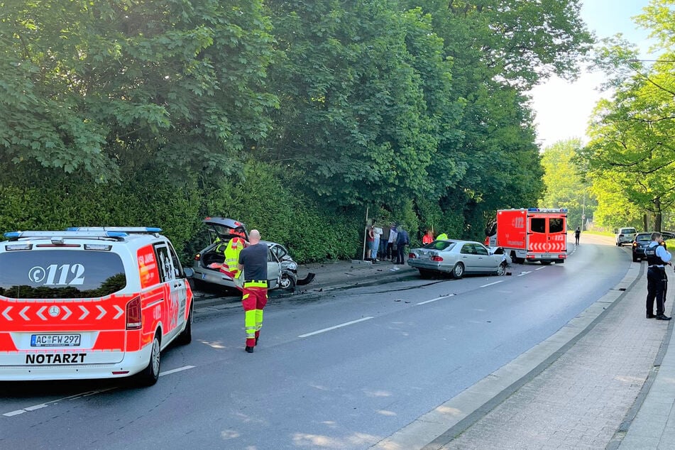 Der Brüsseler Ring in Aachen blieb während der Rettungsmaßnahmen komplett für den Verkehr gesperrt.