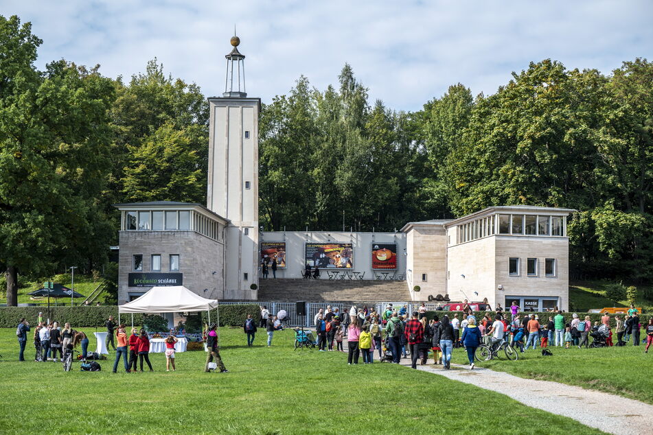 Ab 19.30 Uhr findet auf der Küchwaldbühne die ABBA-Show "Waterloo" statt.