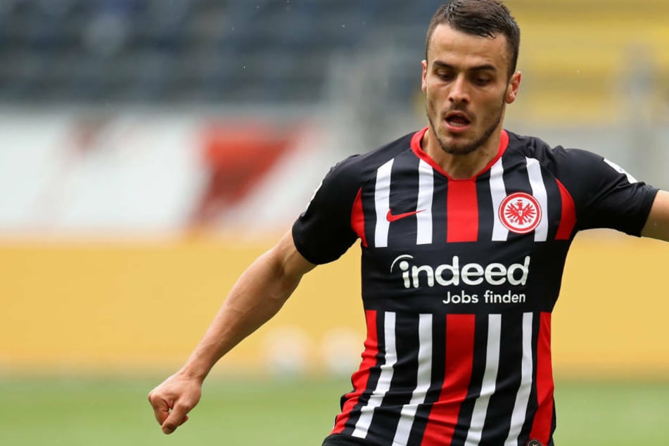 Gegen Hertha BSC kann Eintracht Frankfurt wieder auf den im DFB-Pokal-Halbfinale gesperrten Filip Kostic setzen (Archivbild).