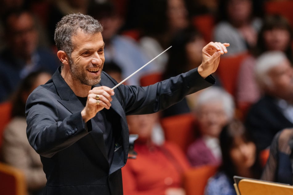 Omer Meir Wellber (44) ist beim Dirigieren in seinem Element.