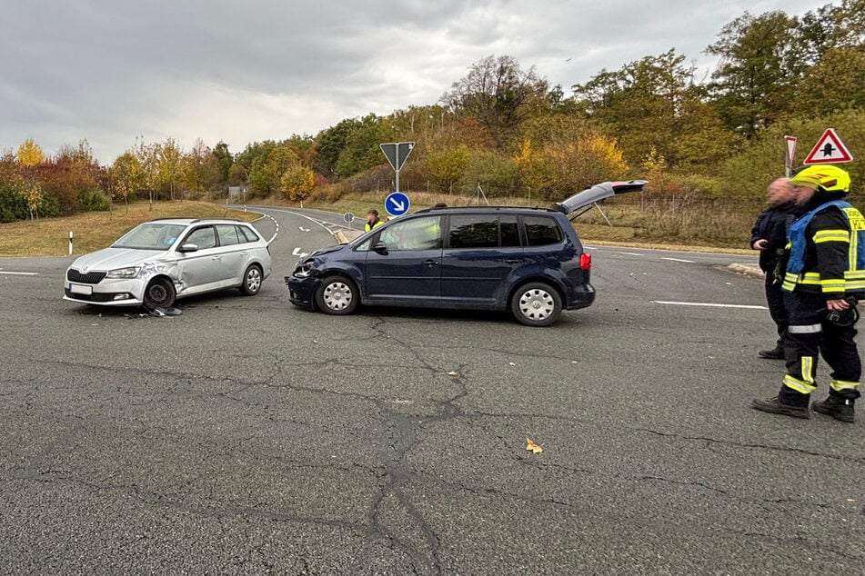 Rettungskräfte mussten die Unfallfahrerin versorgen.
