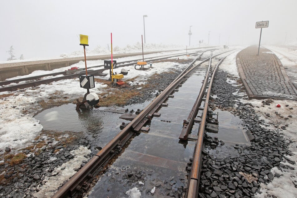 Die Harzer Schmalspurbahn setzt ihren Verkehr zwischen Schierke und dem Brocken aus.