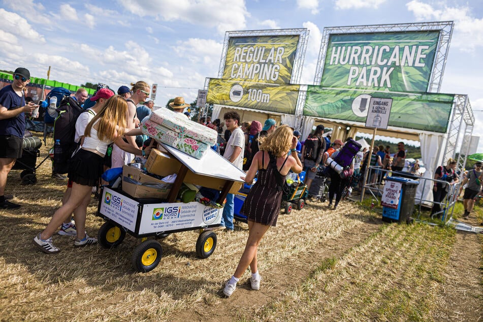 Die Festivalbesucher kommen am Zeltplatz an: Das Open-Air-Festival Hurricane findet vom 19. bis zum 21. Juni statt.