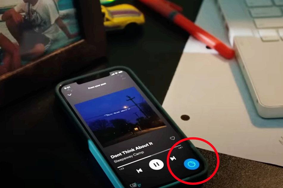 In den USA und Kanada haben viele Nutzer Spotifys den kleinen blauen DJ-Button sicher schon entdeckt.