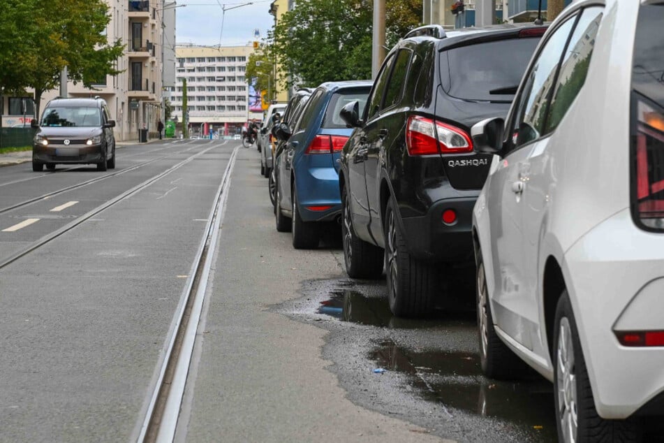 Gut zu erkennen: Die breiter als die Gleise gebauten Straßenbahnen würden hier fast behindert werden.