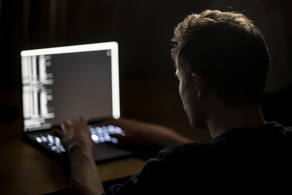 Unbekannte Täter haben vor zwei Wochen die Server des Landkreises Anhalt-Bitterfeld mit einer Schadsoftware infiziert und damit die Behörde nahezu lahmgelegt. (Symbolbild)