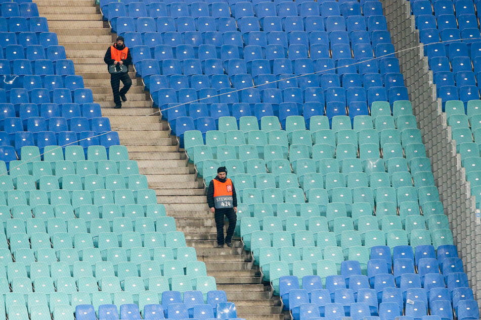 Die Fußball-Bundesliga darf ab Mitte Mai wieder stattfinden. (Symbolbild)