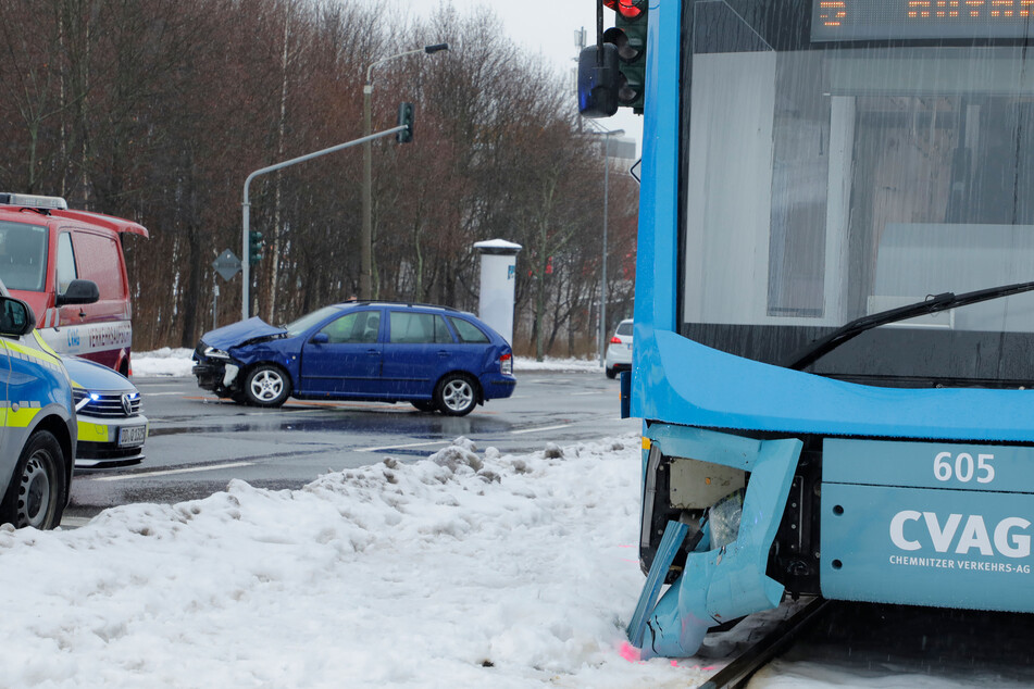 An der Straßenbahn entstand ein erheblicher Schaden.