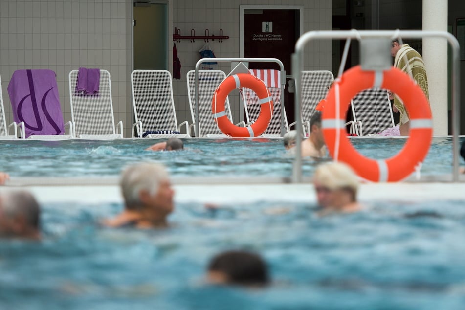 Auch Vergünstigungen für den Eintritt in Schwimmtempel wie dem Georg-Arnhold-Bad könnte der Pass bereithalten.