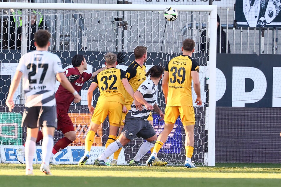 Auch gegen Aufsteiger Dynamo traf Dominic Baumann (2.v.r.).