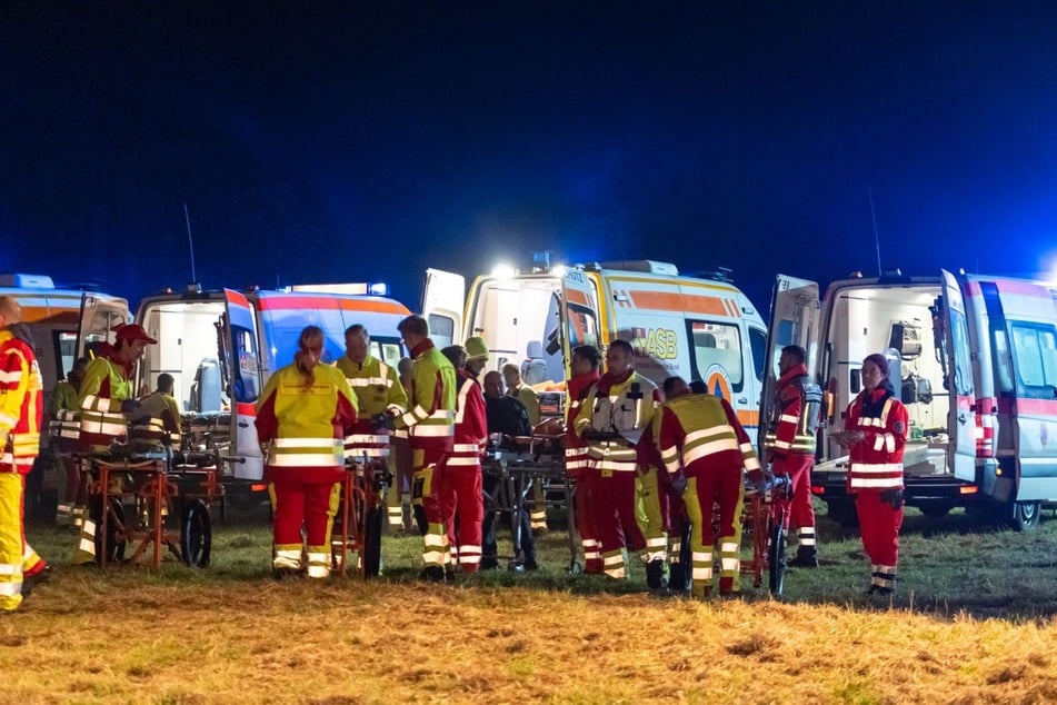 In der Nacht wurde die Übung in Pegau fortgeführt. Laut Simulation mussten dort 30 Patienten von einem Behandlungsplatz in Krankenhäuser verbracht werden.