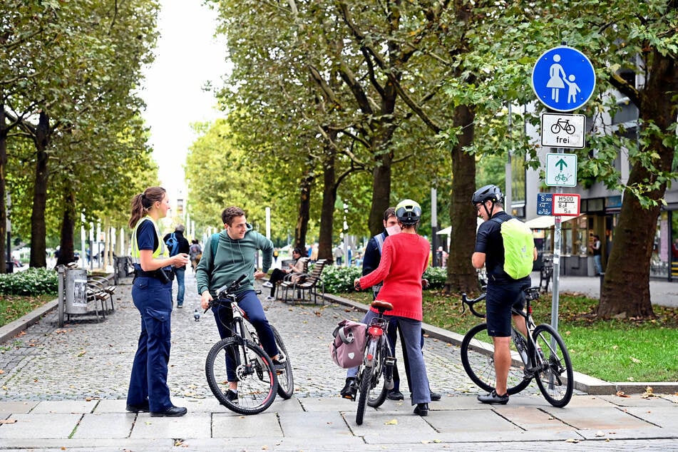 Radfahrer dürfen die Fußgängerzone hier zwar nutzen, Fußgänger haben aber Vorrang.