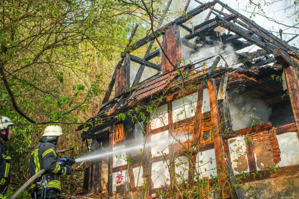 Wohnhaus in Offenburg in Flammen: Bewohner (†61) liegt leblos im Eingangsbereich