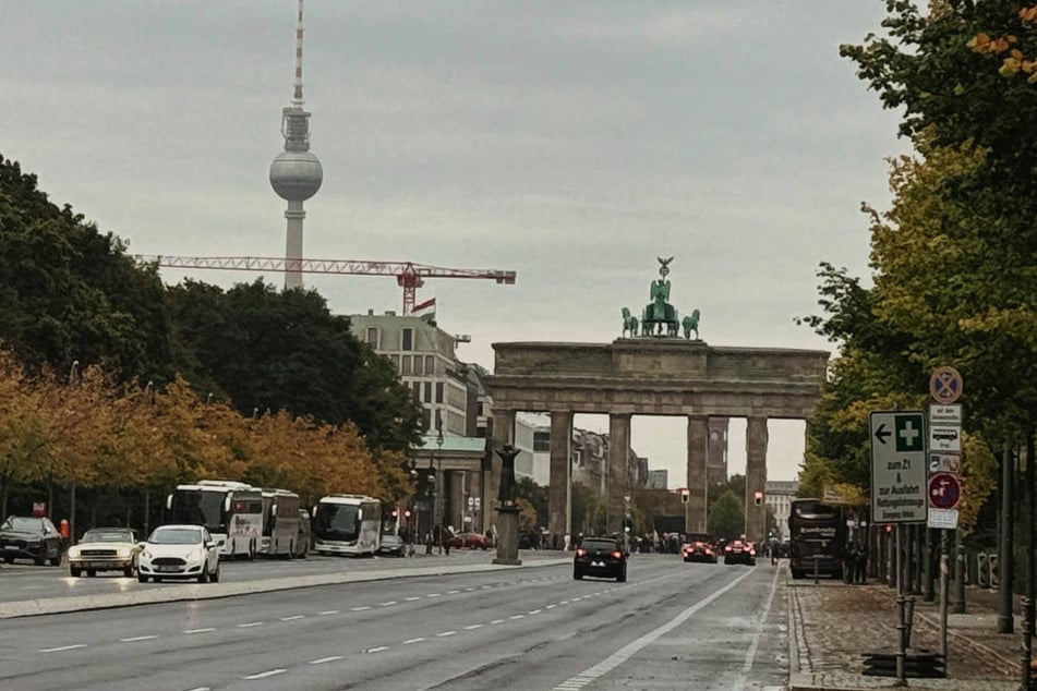 Nicht nur über Berlin zeigt sich der Himmel zum Wochenstart wolkenverhangen.
