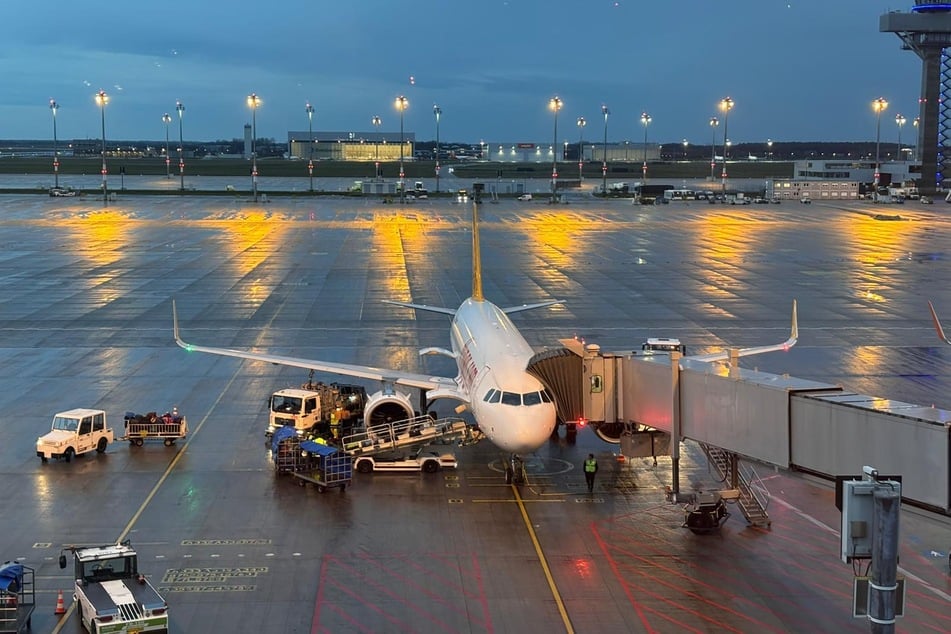 Unser Flieger in Richtung Antalya hebt um 8.55 Uhr von Berlin aus ab.