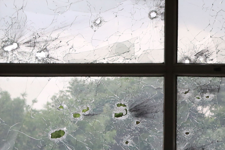 Auf die Fenster der Frau wurde geschossen. (Symbolbild)