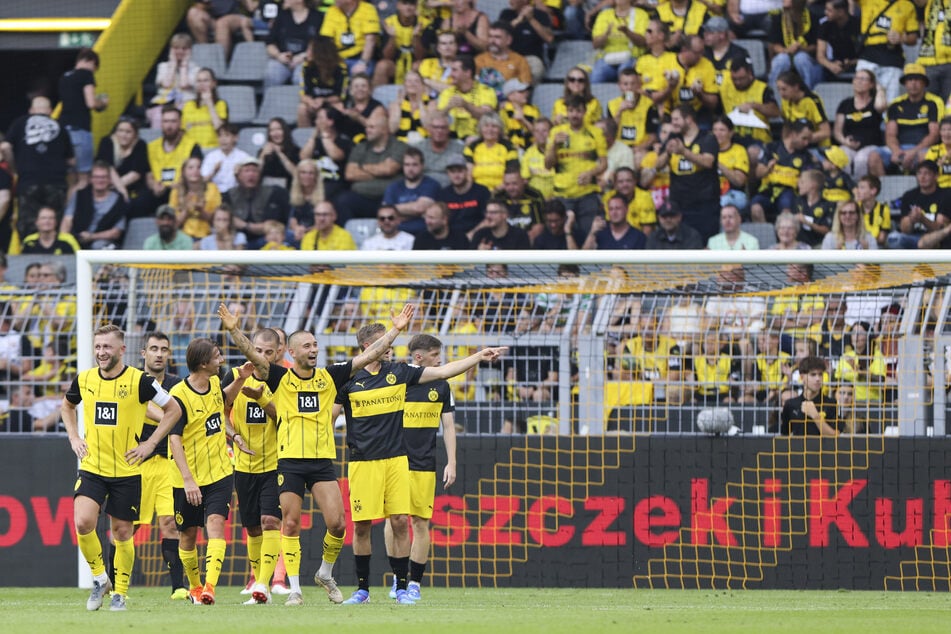 Eine traurige Nachricht trübte das "Abschiedszczspiel" im Dortmunder Signal Iduna Park.