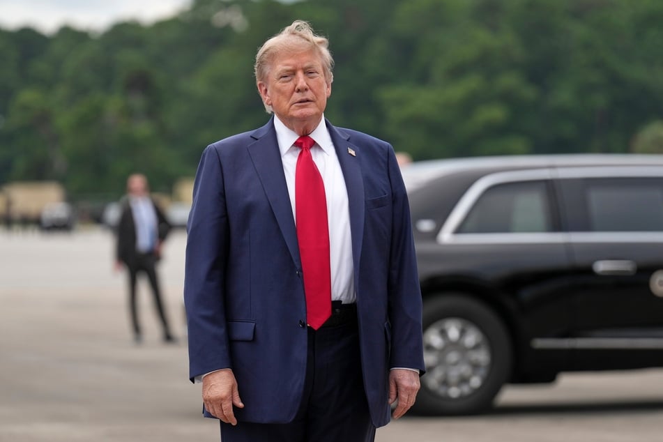 US-Präsident Donald Trump (80) möchte die Führung Teherans mit einem wirtschaftlichen "D-Day" stärker unter Druck setzen.