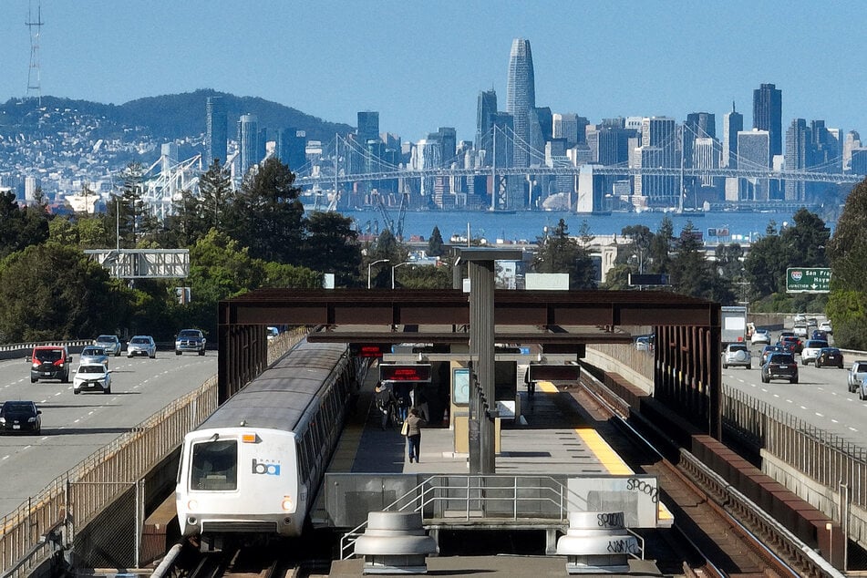 San Francisco's main public transport system abruptly shut down Friday morning, stopping all trains in the Bay Area and throwing the morning commute into chaos.