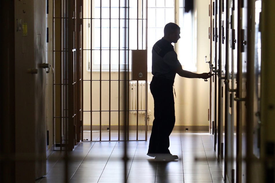 Polizei und Justiz arbeiten enger denn je zusammen, um Kriminalität und Gewalt einzudämmen. So plant man härtere Strafen für Kinder und Jugendliche.