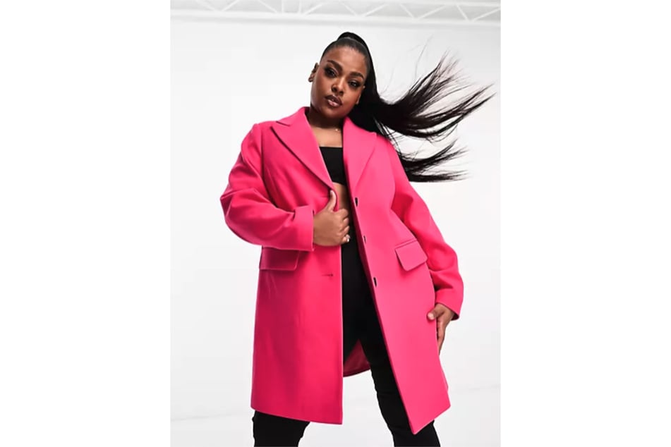 Ein knalliges Rosa macht diesen Mantel von Topshop zu einer weiteren Curvy-Jacke.