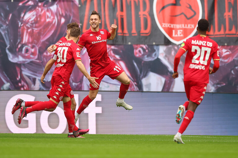 Marcus Ingvartsen (beim Sprung) erzielte das 1:0 für Mainz 05.