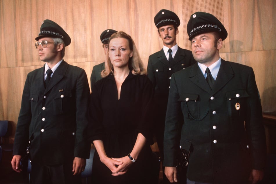 Am 27. Juli 1977 wurde Ingrid van Bergen (†94) in München zu einer Haftstrafe verurteilt.