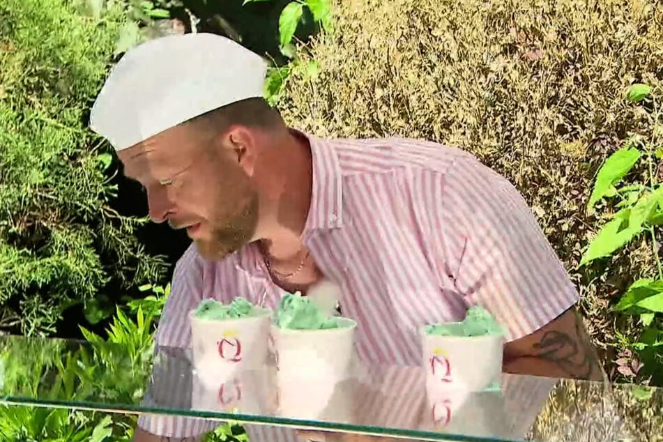 Der Eisverkäufer gibt die Farbe vor: Am Montag ist es Minzgrün.