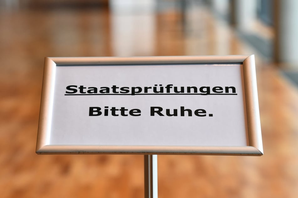 Man möchte einerseits das Staatsexamen nicht entwerten aber auch einen Mehrwert oder Zusatzqualifikation bieten.