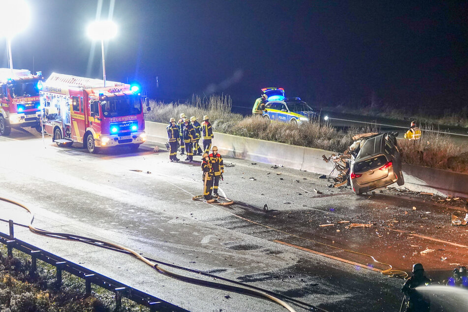 Der Autofahrer starb auf der A5 noch an der Unfallstelle.