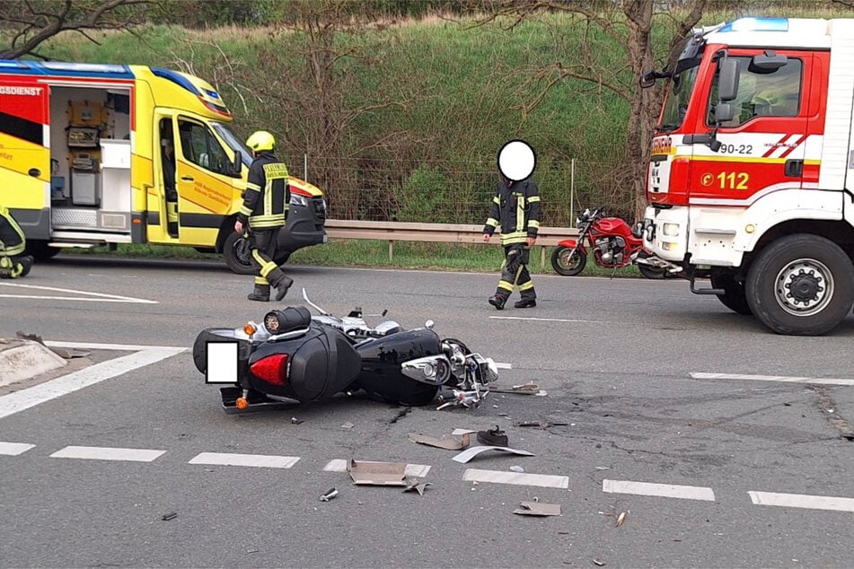 Der Biker kollidierte mit dem Heck eines Wohnmobils.