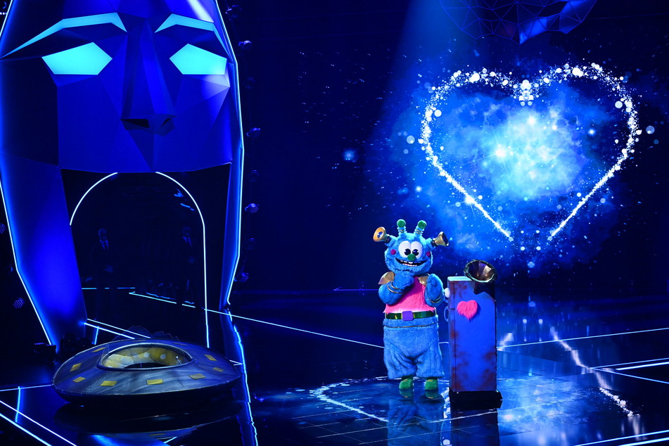 The Masked Singer: Das Alien raubt Sonja Zietlow den Schlaf!