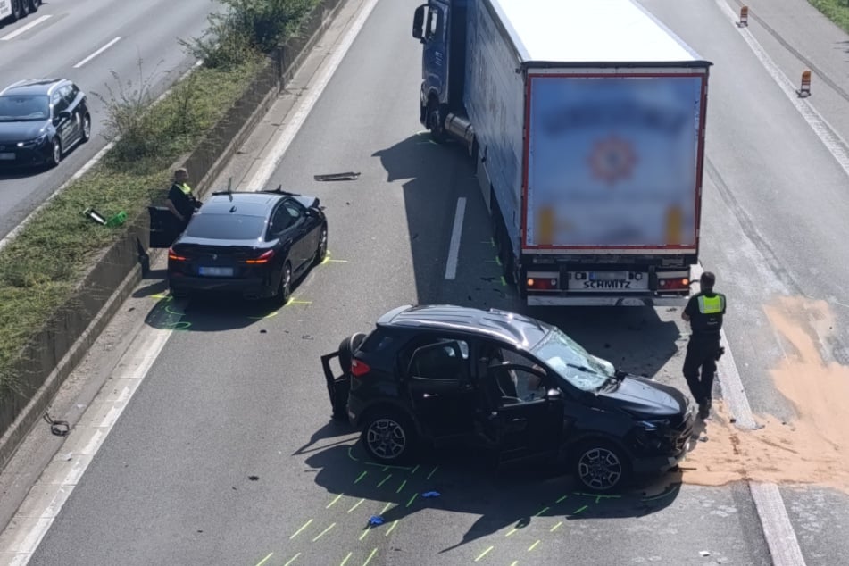 Der folgenschwere Unfall hatte sich am Donnerstagvormittag auf der A3 bei Köln-Porz ereignet.