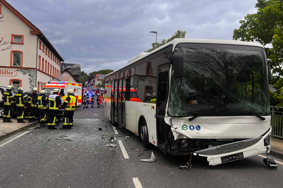 Der Großteil der Fahrgäste überstand den Unfall in Stegaurach unbeschadet.