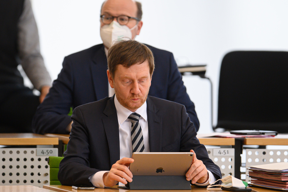 Die Aussage von Sachsens Ministerpräsident, Michael Kretschmer (45, CDU), habe "inzwischen schon zu Stornierungen bis in den Frühsommer hinein geführt", kritisierte Marc Arendt, Chef des IHK- Fachausschusses.